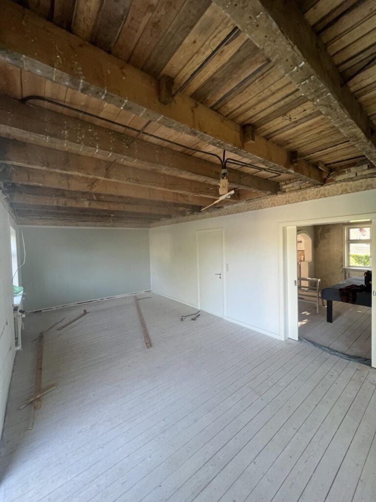 Renovering af rum med synlige loftsbjælker